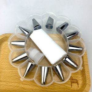 14Pcs/Set Icing Piping Cream Pastry Bag Nozzle Set DIY Cake Decorating Set Nozzle Set with Collecting Storage Christmas